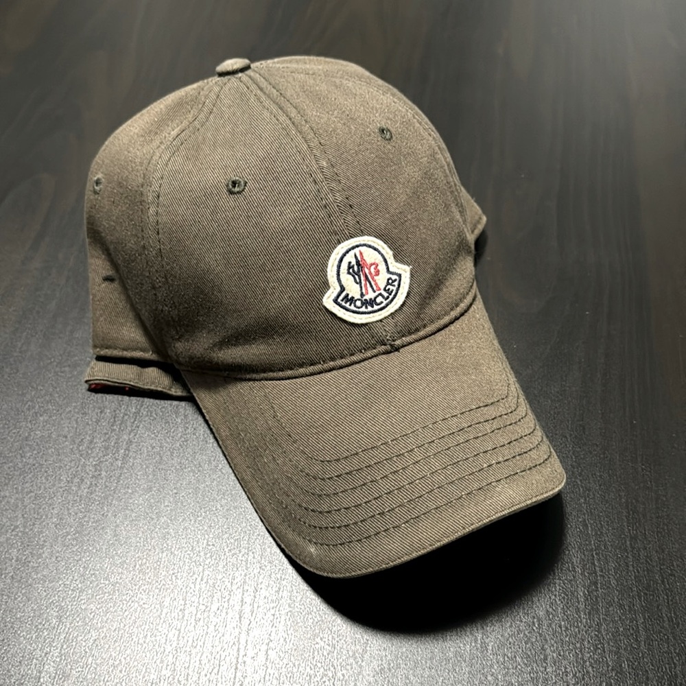 Moncler hat